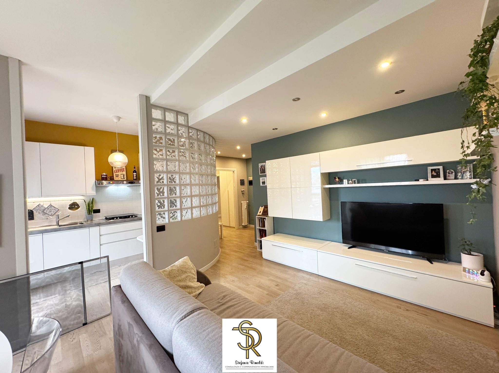 LEGNANO: Appartamento di due locali più servizi. Cantina. Box