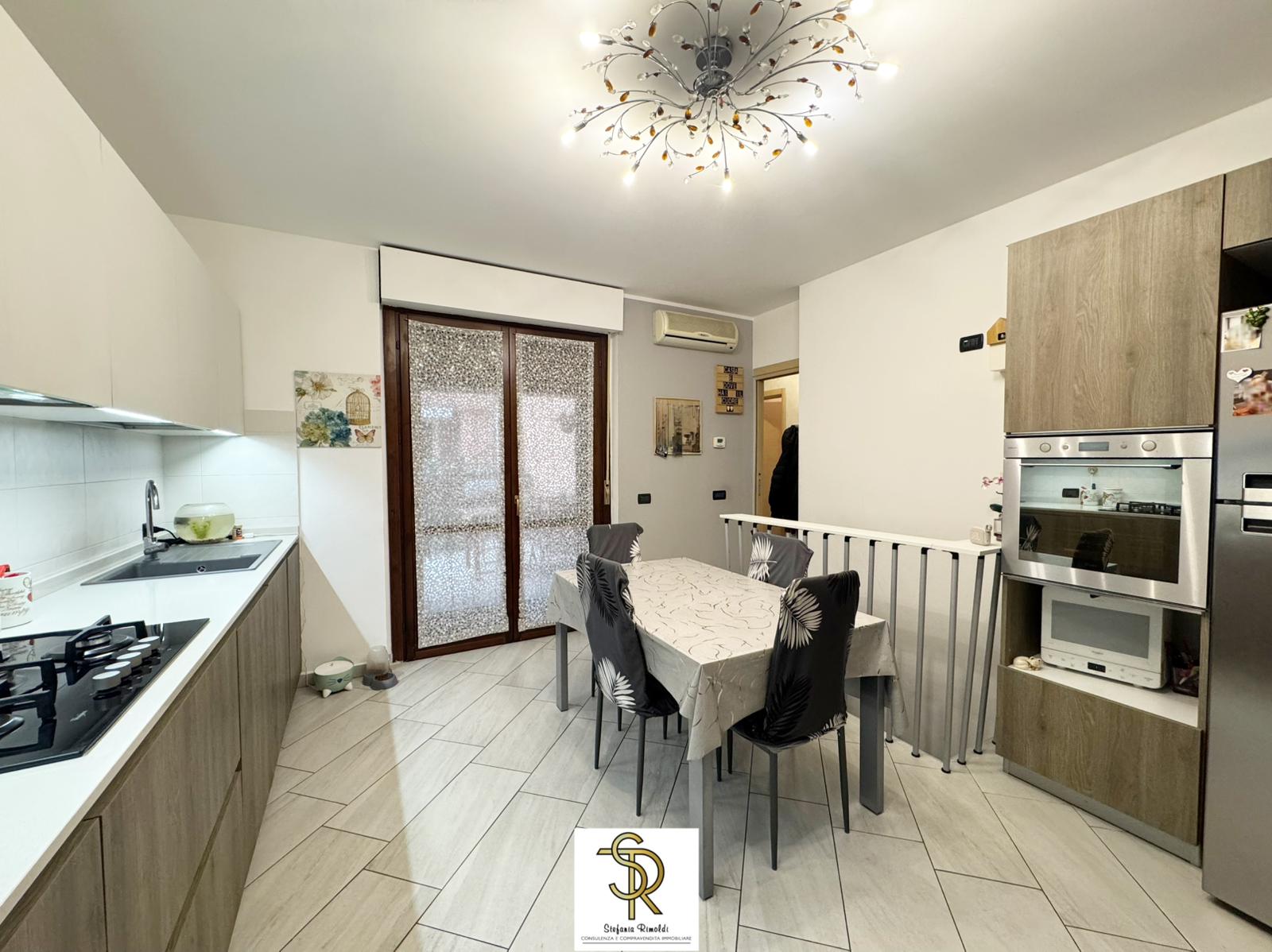 SAN VITTORE OLONA – TRILOCALE CON ANNESSO TAVERNA E AREA ESTERNA DI PROPRIETA’