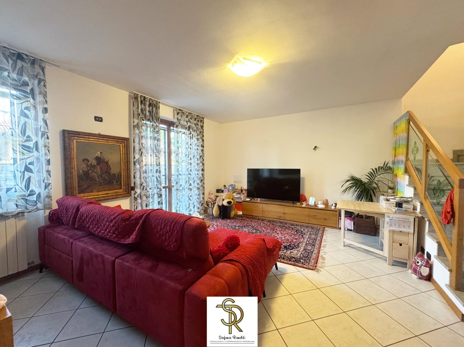 RECALDINA: villa di testa con giardino privato di 200 mq